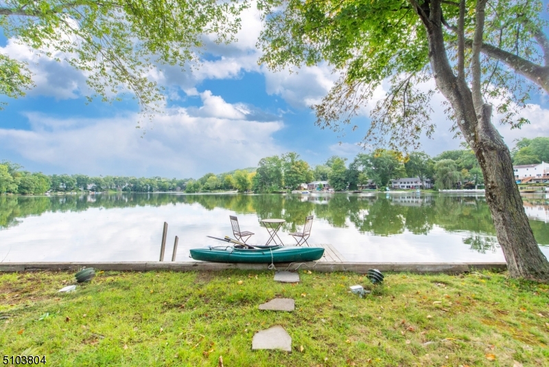 CRYSTAL LAKE - Residential