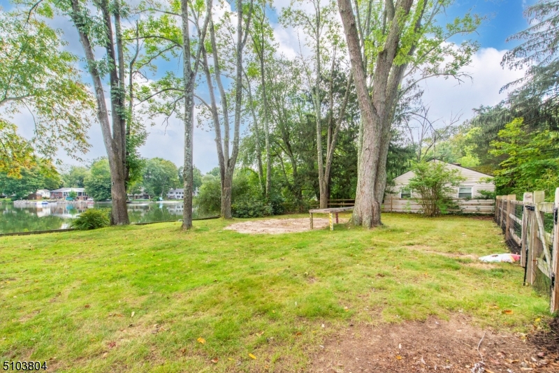 CRYSTAL LAKE - Residential