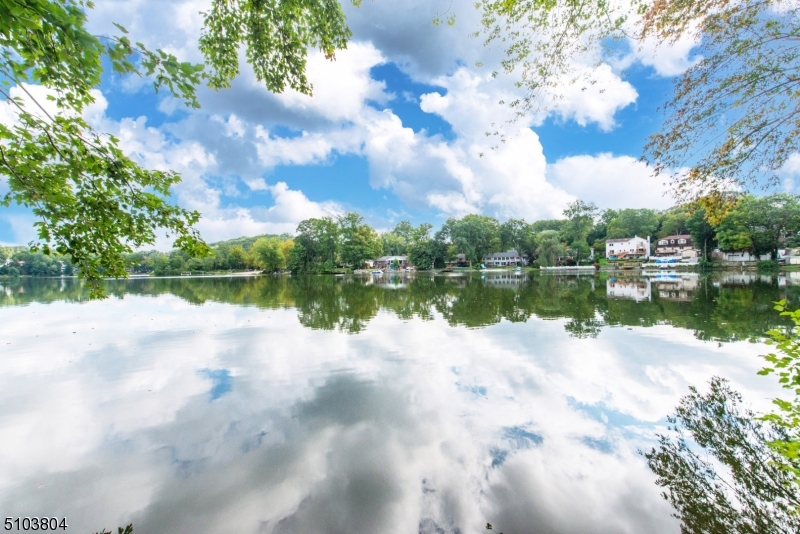 CRYSTAL LAKE - Residential