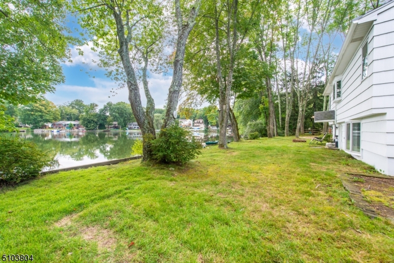 CRYSTAL LAKE - Residential