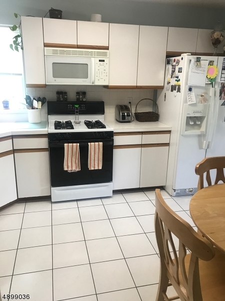 THE MEADOWS - Residential Lease
