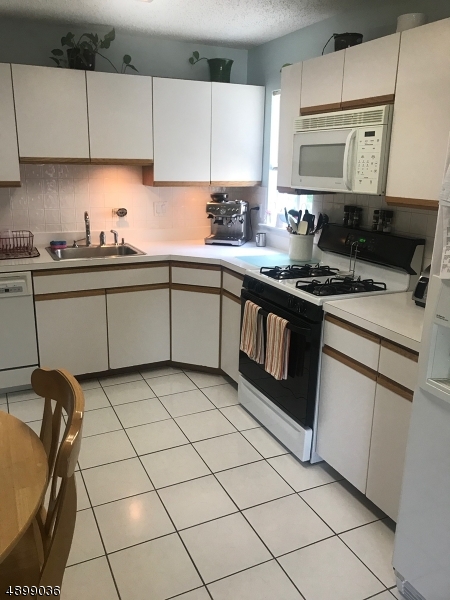 THE MEADOWS - Residential Lease