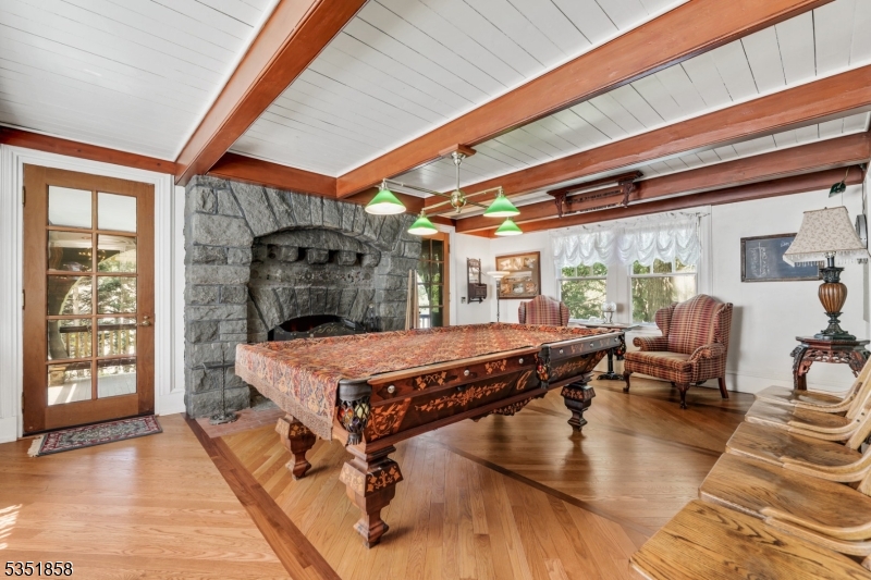 Chestnut Pt of LK Hopatcong - Residential