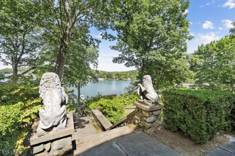Chestnut Pt of LK Hopatcong - Residential