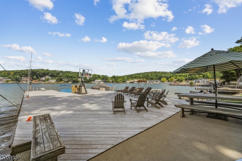 Chestnut Pt of LK Hopatcong - Residential