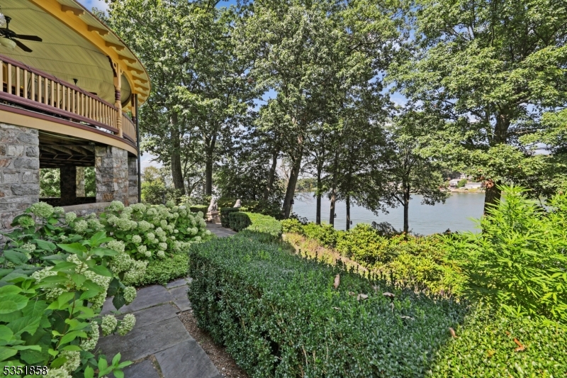 Chestnut Pt of LK Hopatcong - Residential