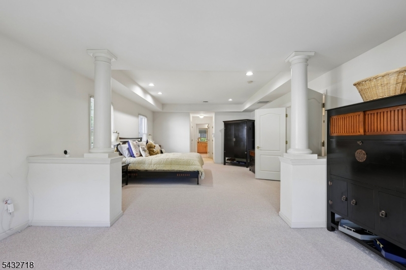 Grande  At Pleasantdale - Residential