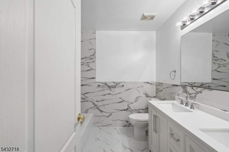 Grande  At Pleasantdale - Residential