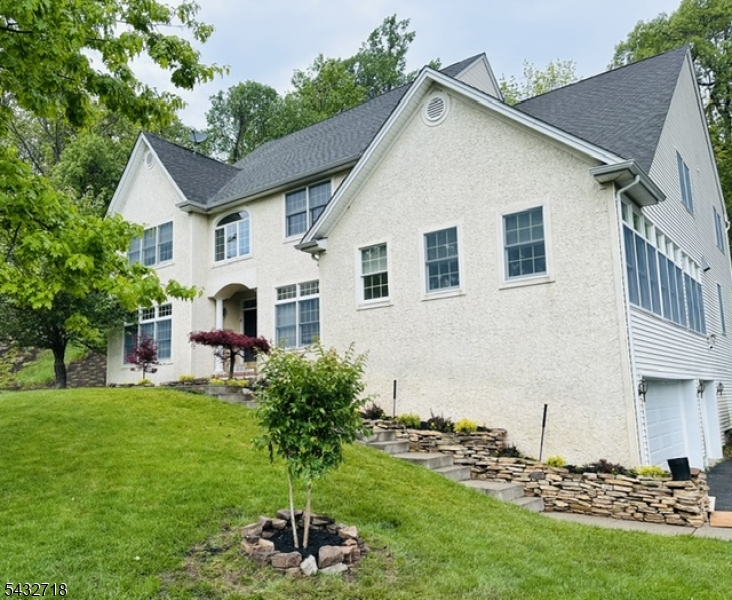 Grande  At Pleasantdale - Residential
