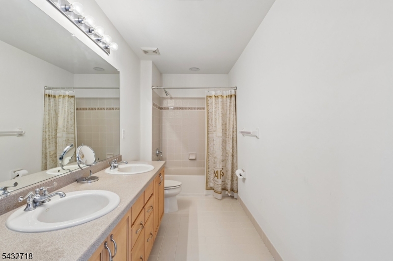 Grande  At Pleasantdale - Residential