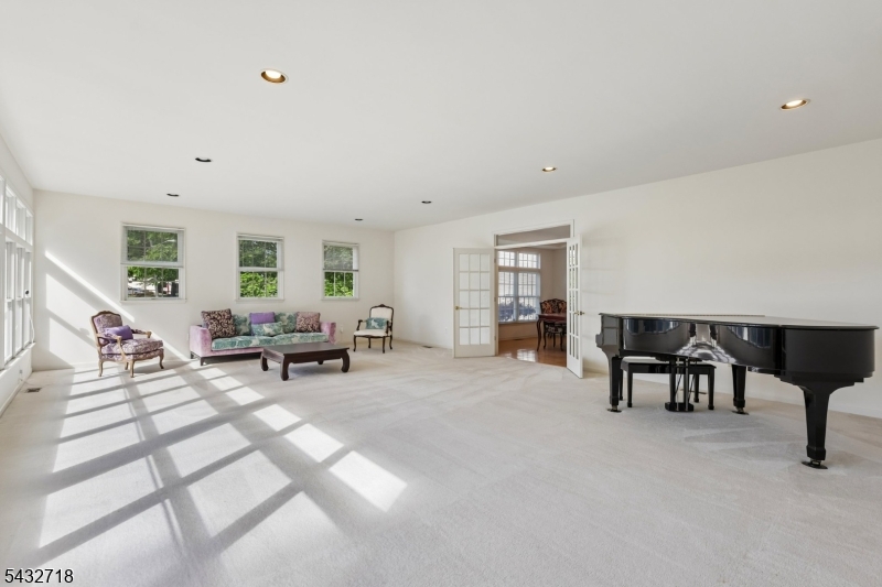 Grande  At Pleasantdale - Residential