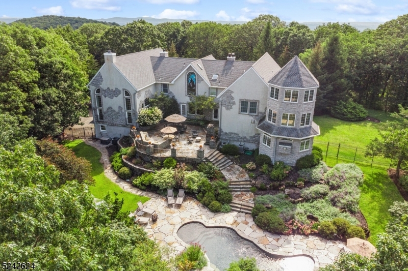 Round Hill - Residential
