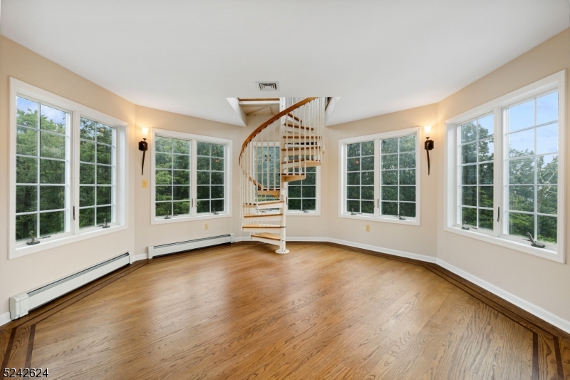 Round Hill - Residential