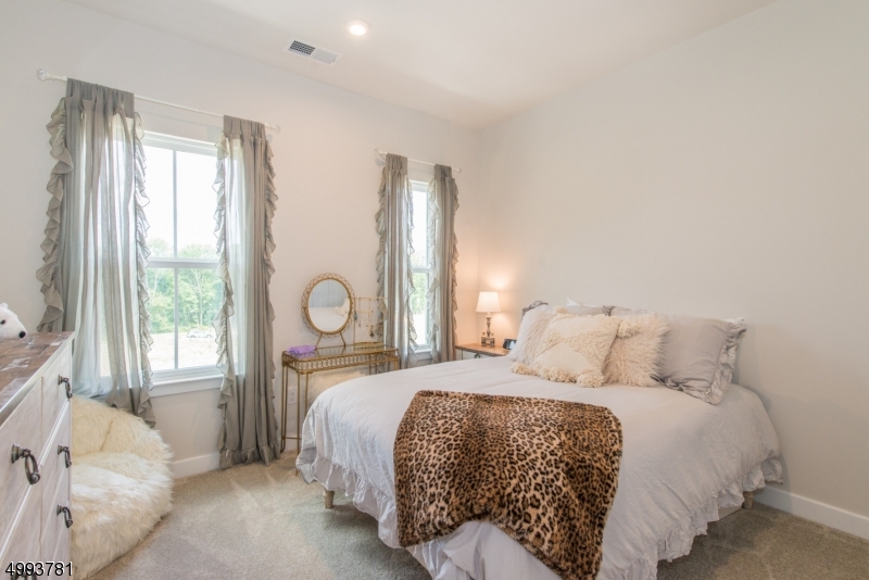 Mountain Ridge - Residential