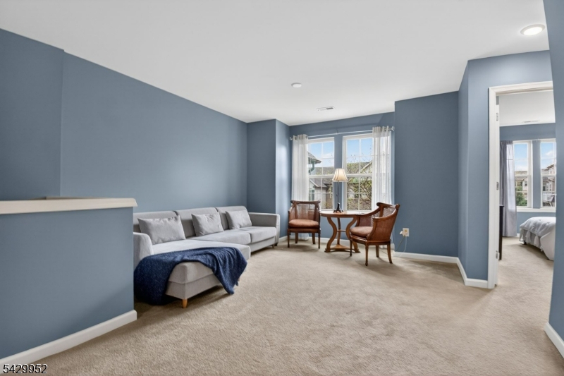 KENSINGTON SQ - Residential