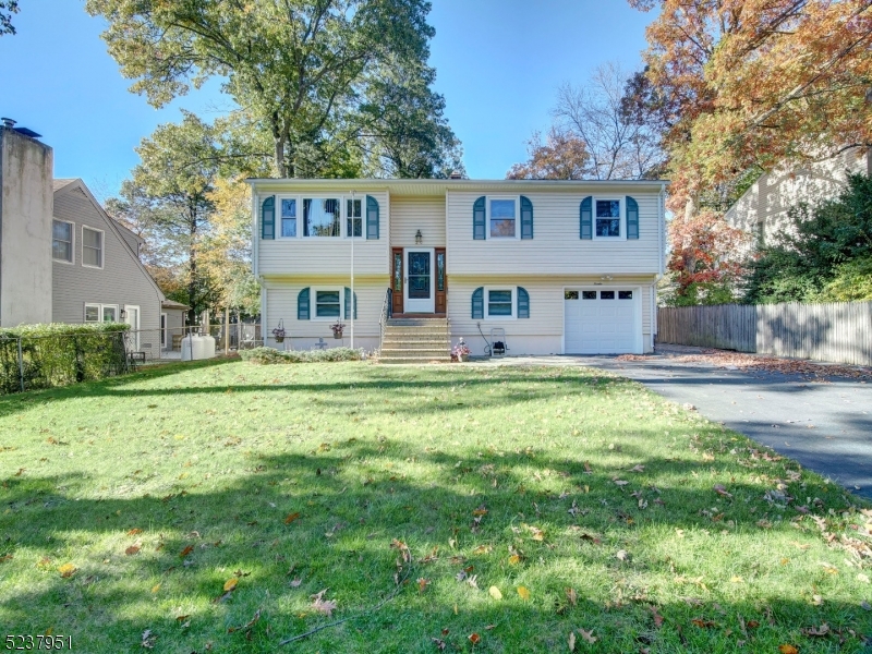PERFECT OPPORTUNITY TO LIVE ON A GREAT STREET IN THE DESIRABLE WHITE MEADOW LAKE COMMUNITY. THIS SPACIOUS BILEVEL IS SITUATED ON A GREAT LEVEL LOT & HAS A DRIVEWAY LARGE ENOUGH FOR APPROX 6 CARS WHICH IS HARD TO FIND IN WML. ALL WOOD FLOORS HAVE JUST BEEN REFINISHED AND ARE BEAUTIFUL. GROUND LEVEL HAS ALL NEW VINYL PLANK FLOORING. MAIN LEVEL INCLUDES LIVING RM, DINING RM, KITCHEN PLUS 3 BRS AND 2 FULL BATHS (ONE IN THE PRIMARY BEDROOM). LOWER LEVEL HAS FAMILY ROOM, NEW POWDER ROOM, OFFICE  AND LARGE LAUNDRY/ MUD ROOM PLUS ACCESS TO 1 CAR GARAGE, SLIDERS TO LARGE DECK AND FENCED-IN BACKYARD WITH 2 SHEDS. ENJOY RESORT LIVING ALL YEAR ROUND!  WHITE MEADOW LAKE COMMUNITY OFFERS TWO OUTDOOR POOLS, 3 BEACHES, BOATING, CLUBHOUSE, PLAYGROUND. THIS HOME IS AN ABSOLUTE MUST SEE!! **** MULTIPLE OFFERS - HIGHEST AND BEST DEADLINE IS TUESDAY, OCTOBER 31ST BY 5PM****