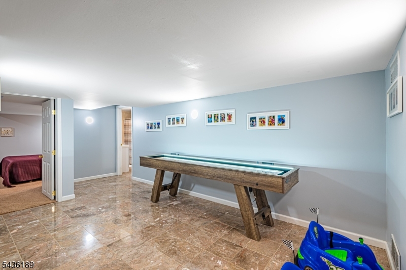 Greenwich Chase - Residential
