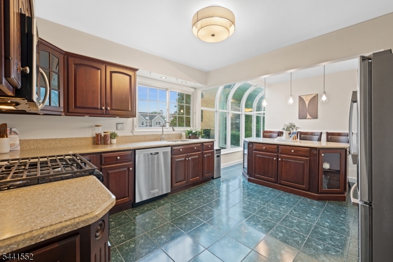 MAJESTIC KNOLLS - Residential
