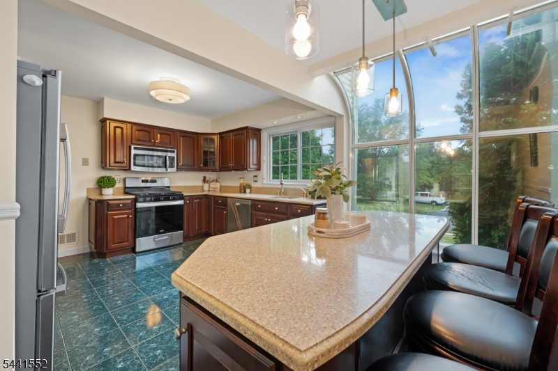 MAJESTIC KNOLLS - Residential