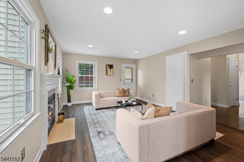 MAJESTIC KNOLLS - Residential