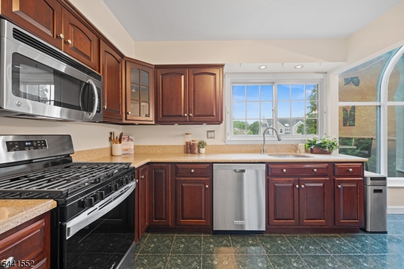 MAJESTIC KNOLLS - Residential