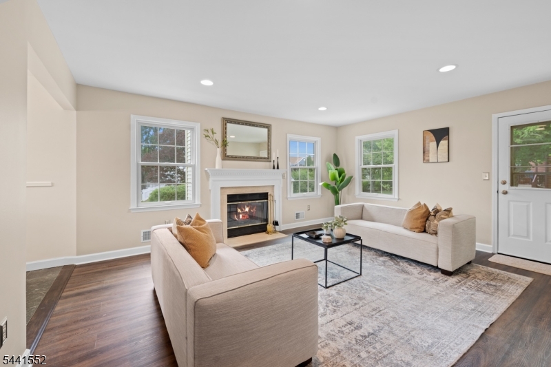 MAJESTIC KNOLLS - Residential