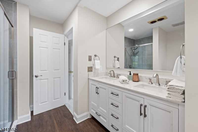 MAJESTIC KNOLLS - Residential