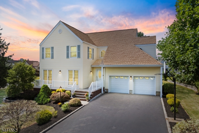 MAJESTIC KNOLLS - Residential