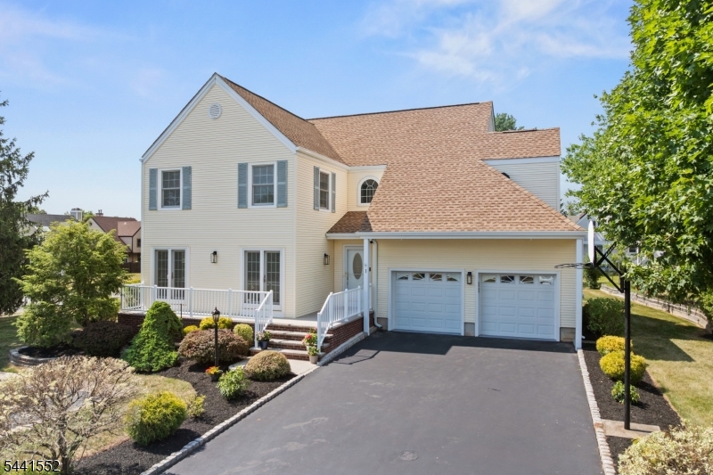 MAJESTIC KNOLLS - Residential