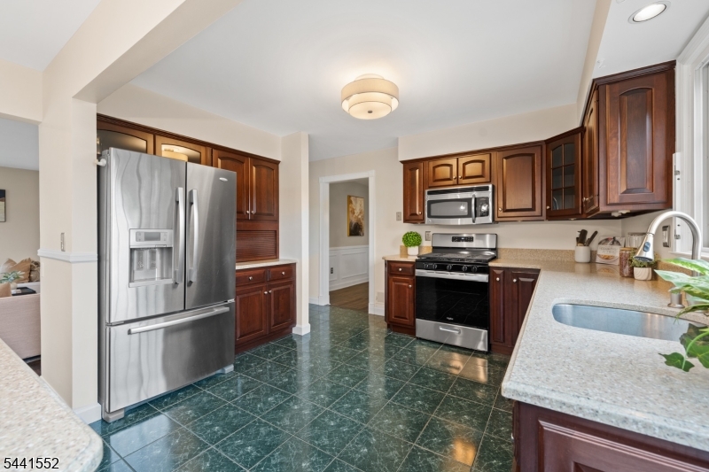 MAJESTIC KNOLLS - Residential