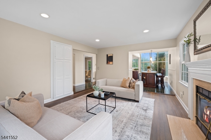 MAJESTIC KNOLLS - Residential