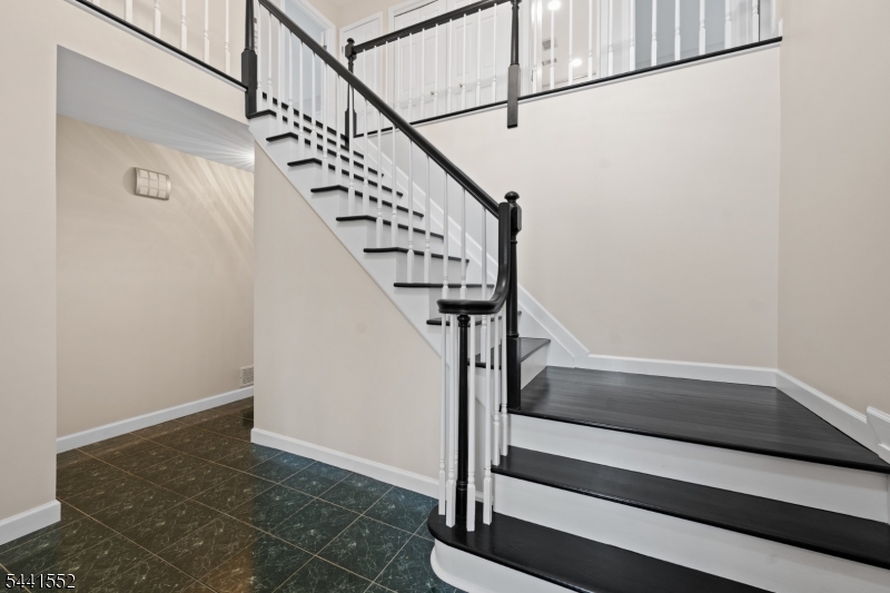 MAJESTIC KNOLLS - Residential