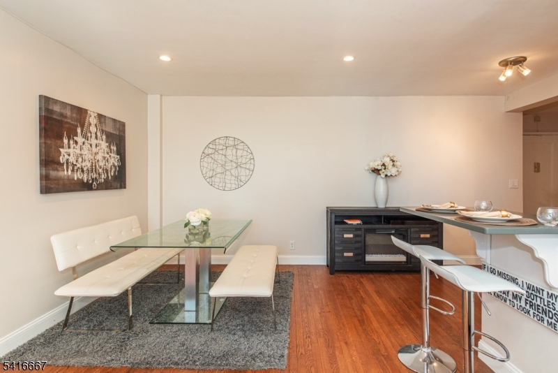 WOODCLIFF GARDENS - Residential