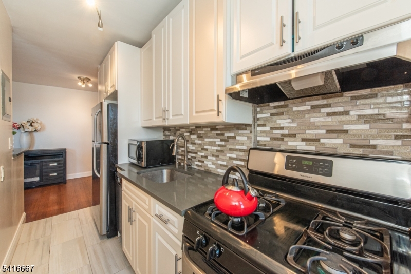 WOODCLIFF GARDENS - Residential