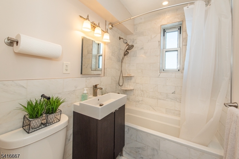 WOODCLIFF GARDENS - Residential