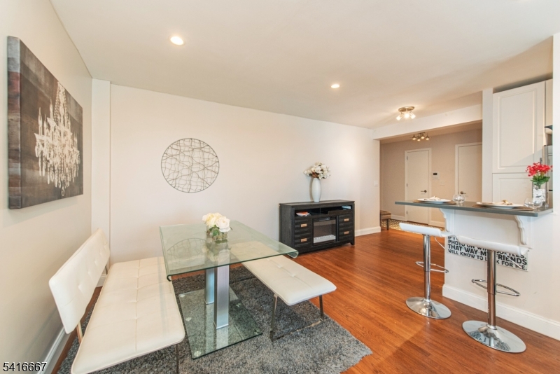 WOODCLIFF GARDENS - Residential