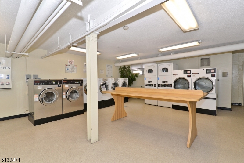 WOODCLIFF GARDENS - Residential