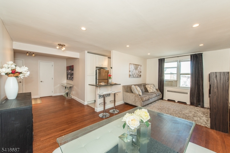 WOODCLIFF GARDENS - Residential