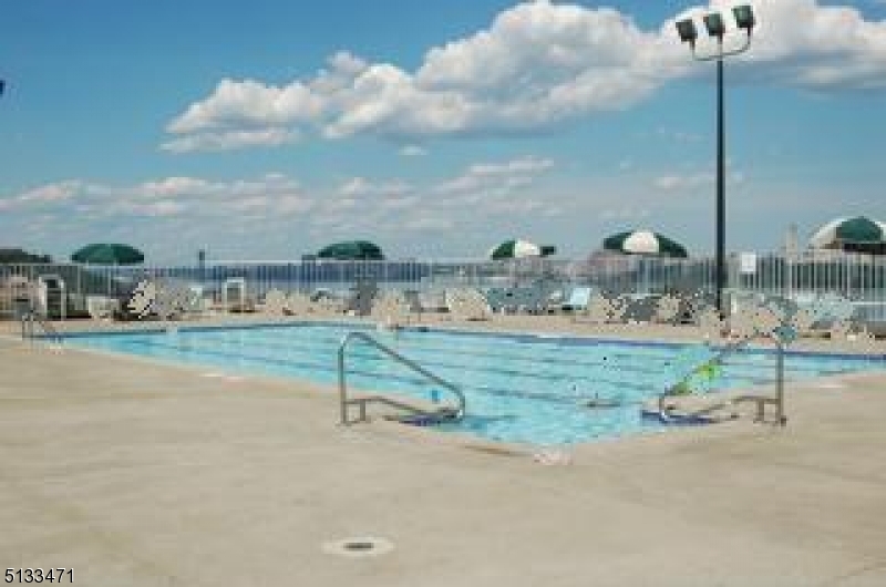 WOODCLIFF GARDENS - Residential