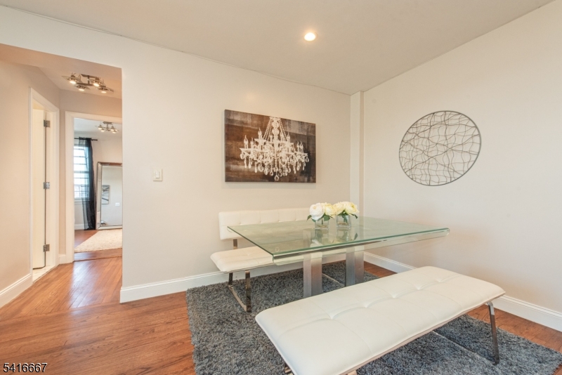 WOODCLIFF GARDENS - Residential