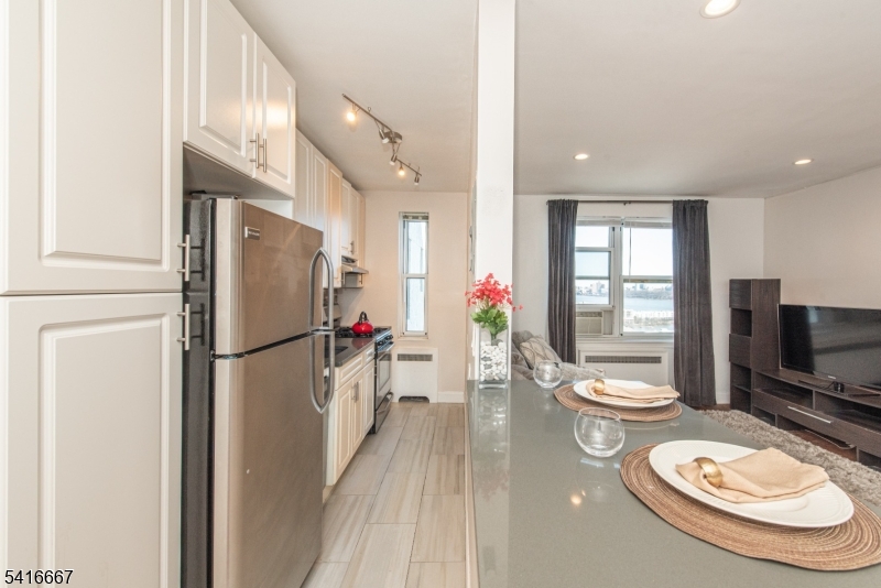 WOODCLIFF GARDENS - Residential