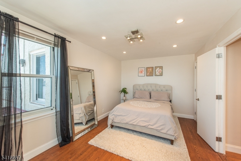 WOODCLIFF GARDENS - Residential