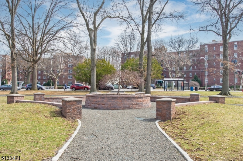 WOODCLIFF GARDENS - Residential