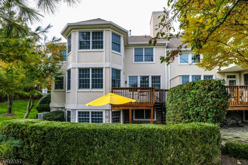 AMHERST MEWS - Residential Lease