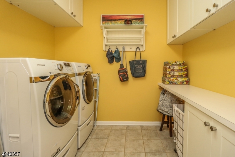 AMHERST MEWS - Residential Lease