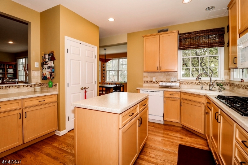 AMHERST MEWS - Residential Lease