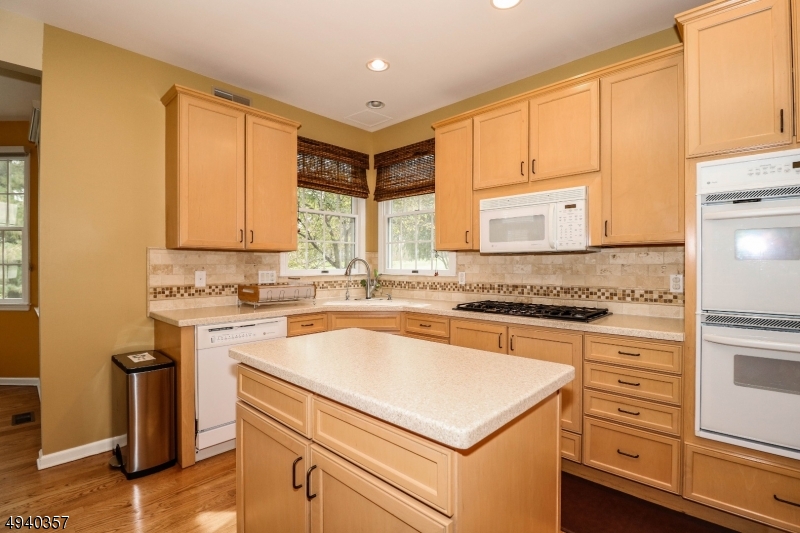 AMHERST MEWS - Residential Lease