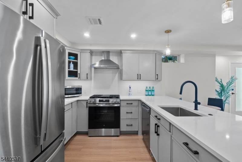 Gateway Manor - Residential