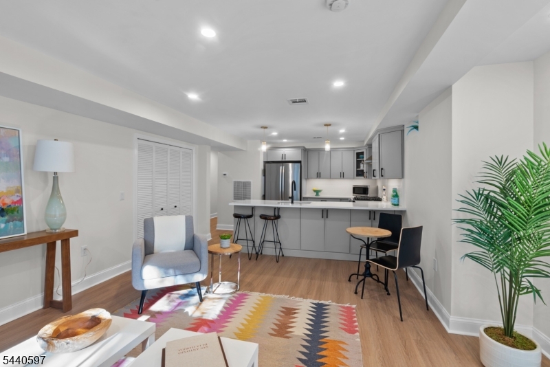Gateway Manor - Residential