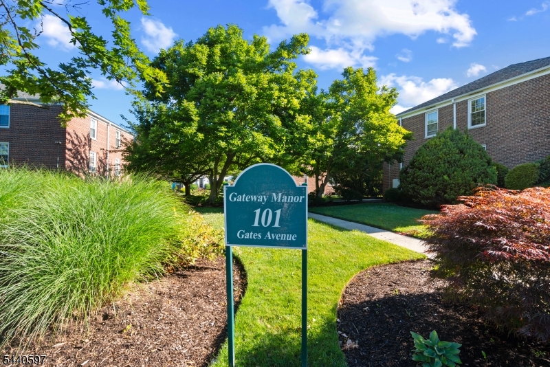 Gateway Manor - Residential